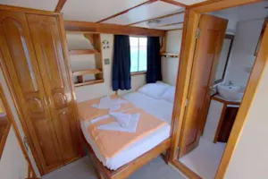Samba upper deck cabin with Cheesemans’ Ecology Safaris