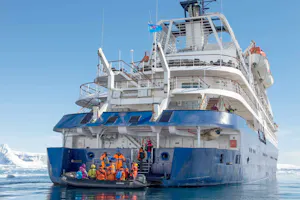 Sea Spirit easy Zodiac loading with Cheesemans’ Ecology Safaris