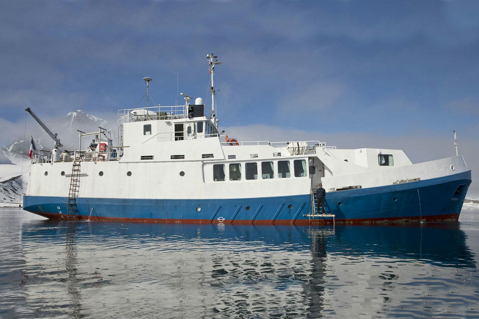 Svaldbard ship photo by Cheesemans’ Ecology Safaris