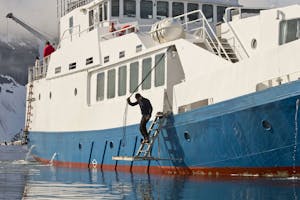 Svaldbard ship Zodiac platform photo by Cheesemans’ Ecology Safaris