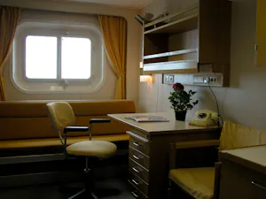 Ioffe ship Twin Cabin with private bath with Cheesemans' Ecology Safaris