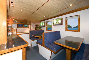 Ocean Hunter III dining room with Cheesemans’ Ecology Safaris