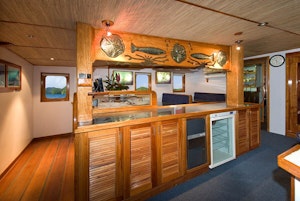 Ocean Hunter III dining room with Cheesemans’ Ecology Safaris