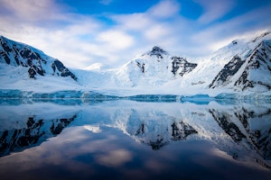 Antarctic Mountain Landscape © Scott Davis