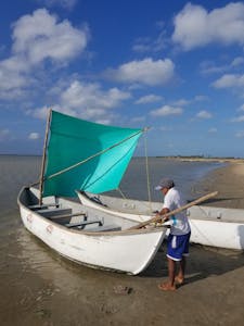 Guide with Boat © JJ Arango