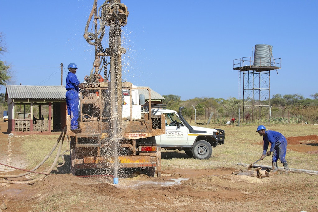Local Workers Digging a Well © Imvelo Safari Lodges