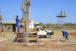 Local Workers Digging a Well © Imvelo Safari Lodges