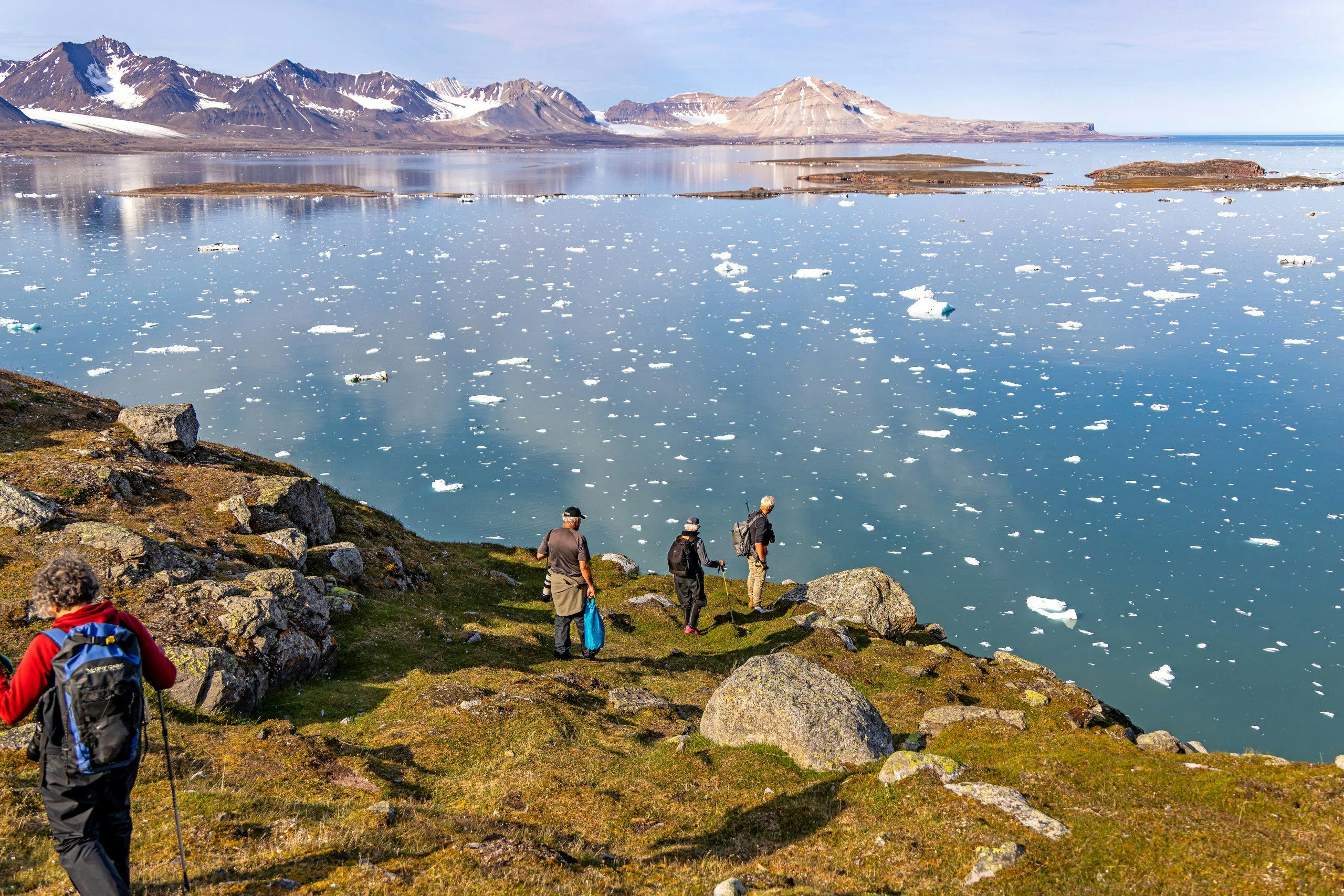 Travelers and Landscape ©Stefan Froehlich
