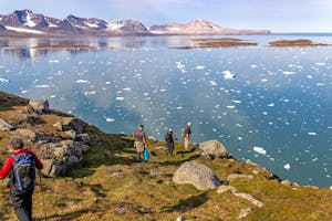 Travelers and Landscape ©Stefan Froehlich