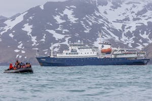 Ship and Zodiac© Pablo Fernicola