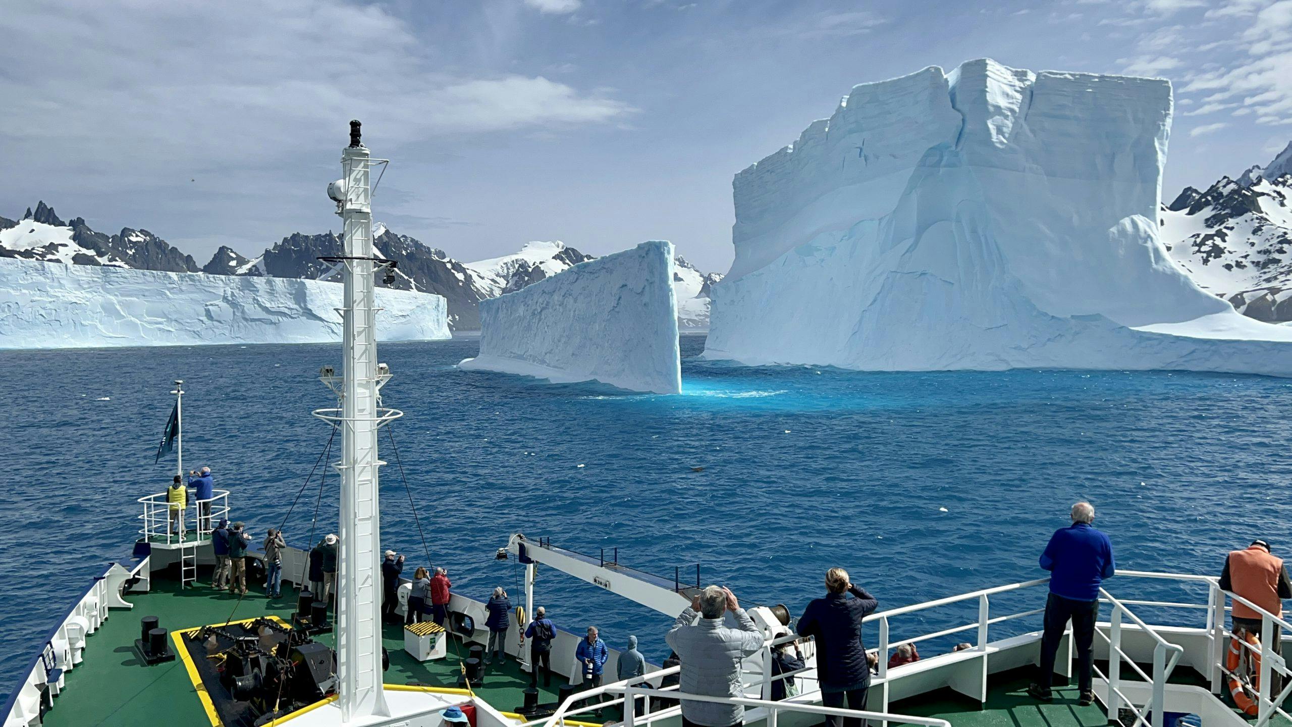 Icebergs© Chris Locke