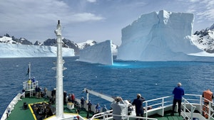 Icebergs© Chris Locke