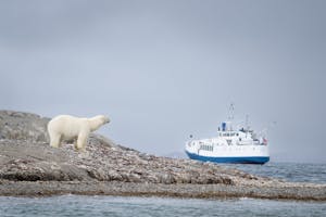 Svalbard Ship with Polar Bear © Bob Waldrop